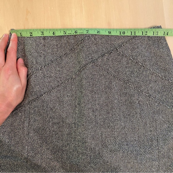 SANDRA ANGELOZZI Size 30 / size 6 Wool blend herringbone fitted flare skirt - Picture 4 of 8